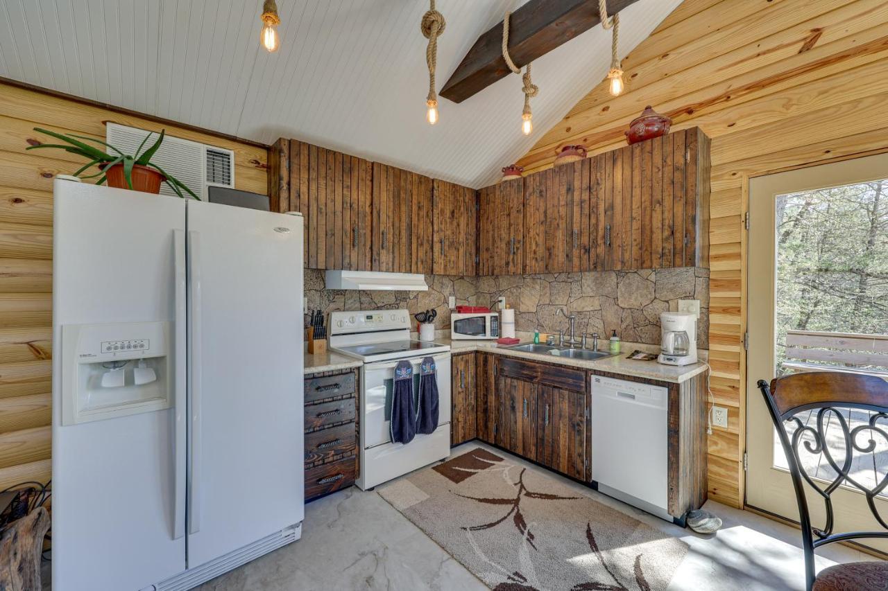 Cliffside Eureka Springs Cabin With Beaver Lake View Luaran gambar