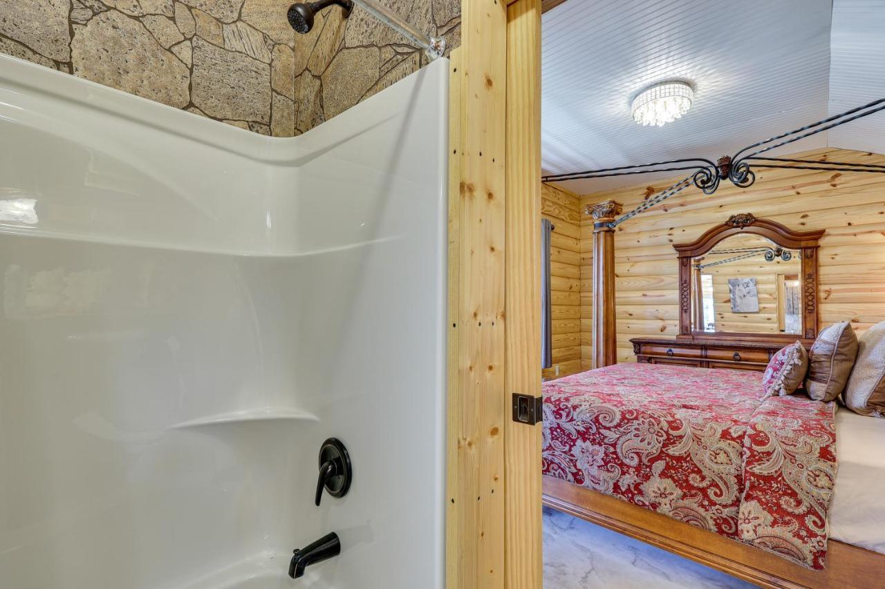 Cliffside Eureka Springs Cabin With Beaver Lake View Luaran gambar