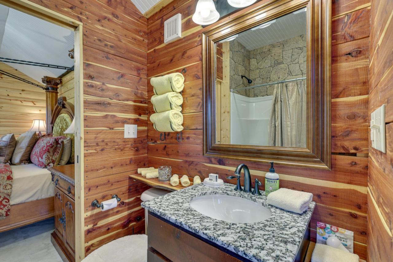 Cliffside Eureka Springs Cabin With Beaver Lake View Luaran gambar